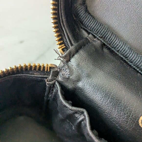 CHANEL Timeless Vanity Cosmetic Case Black Caviar Leather Gold Medium - Picture 10 of 13